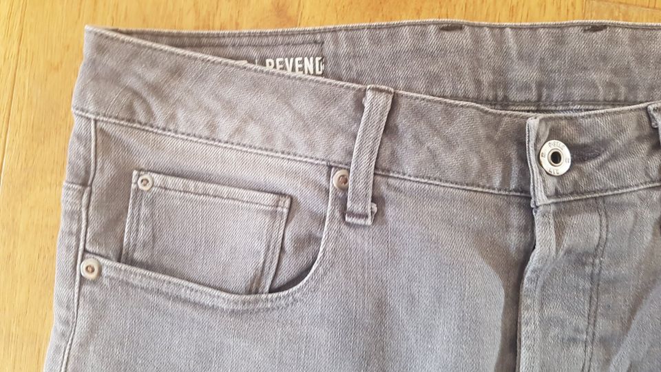 G-Star RAW Herren Jeans Revend Straight Grau W31 / L 34 in Bonn