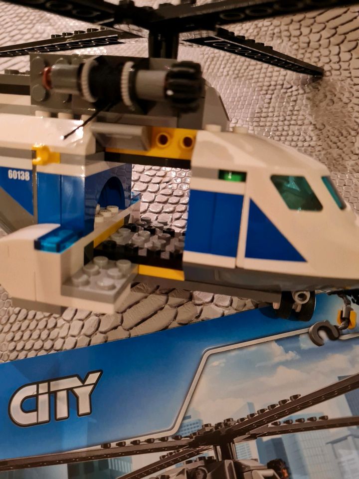Lego City 60138 Verfolgungsjagd Hubschrauber Polizei Auto in Edewecht