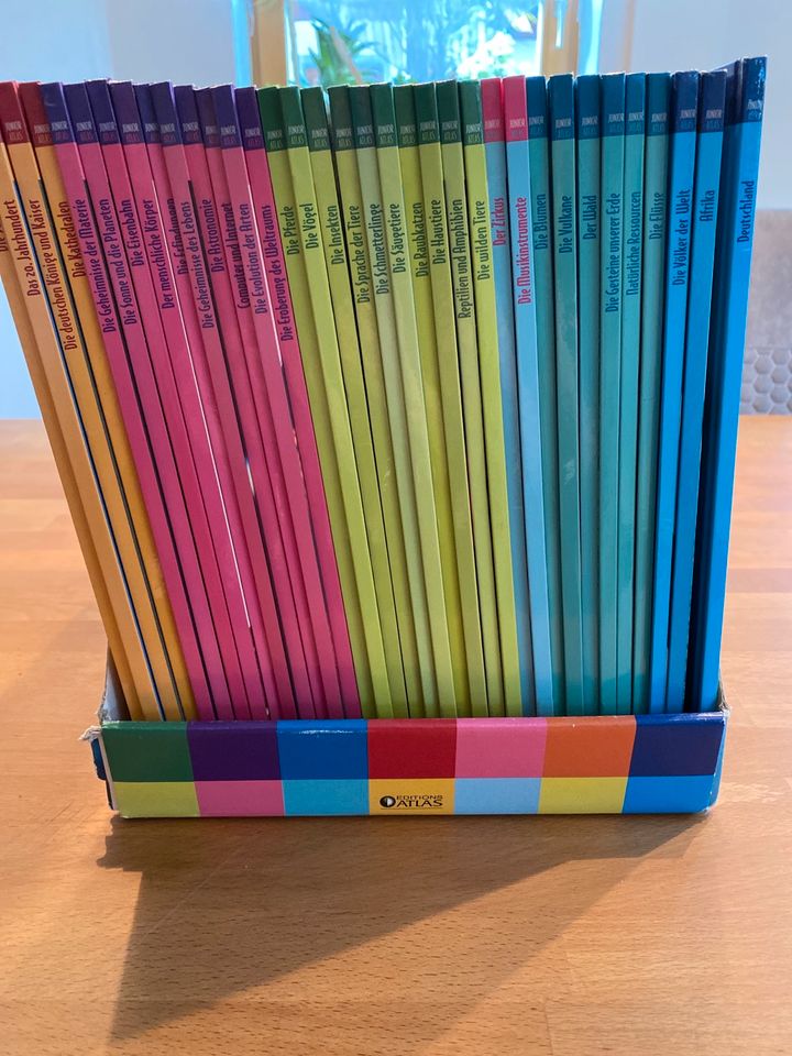Junior Atlas Buchreihe 35 Stück Lexikon Wissensbuch Kinderbuch in Schwifting