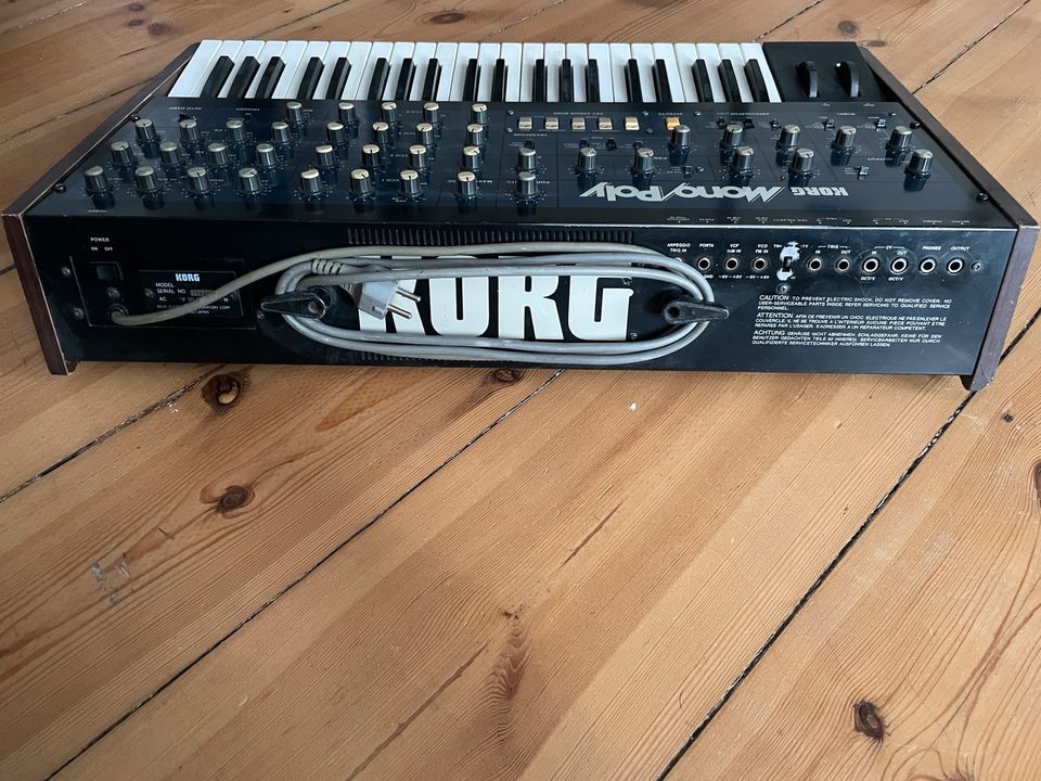 Korg Mono/Poly Vintage Analog Synth Synthesizer in Berlin
