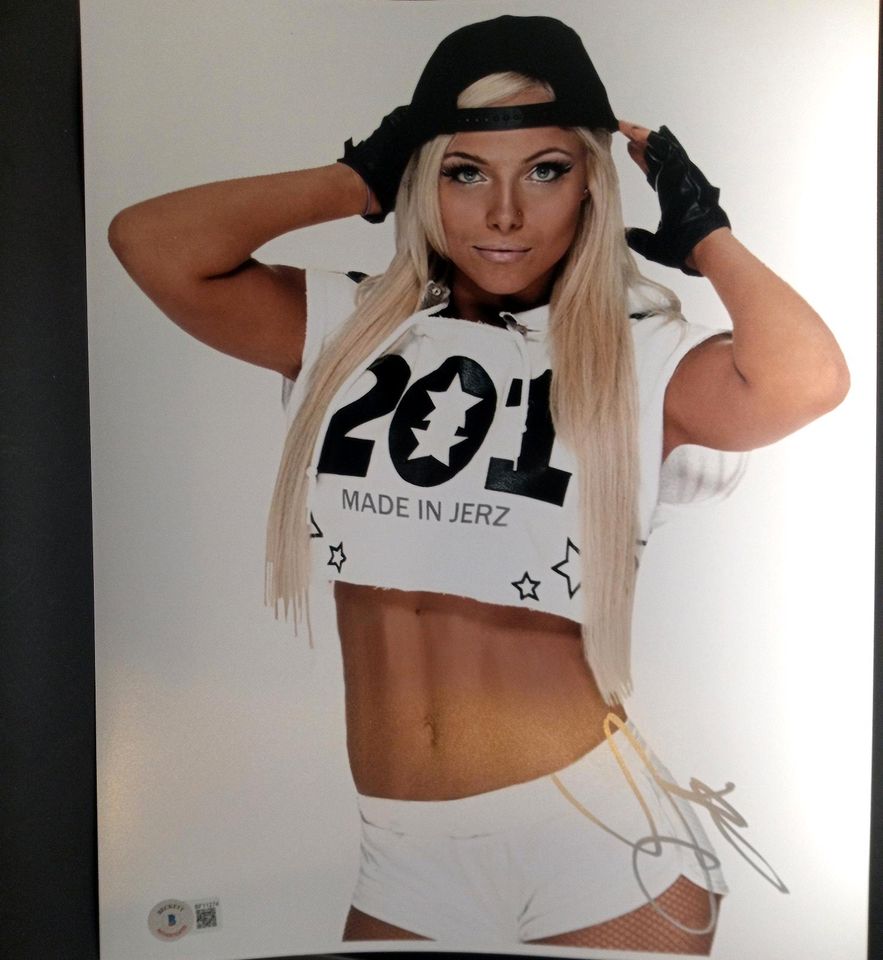 WWE WWF Diva Wrestlerin Liv Morgan Autogramm signiert in Werdau