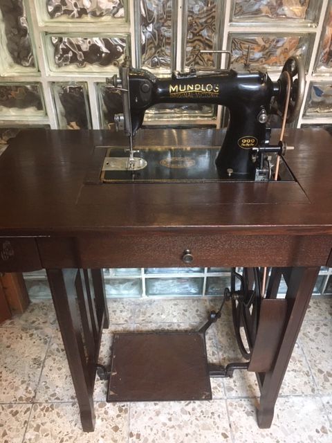 Antike Tisch Nähmaschine Mundlos Original Victoria 222 Vintage in Herleshausen