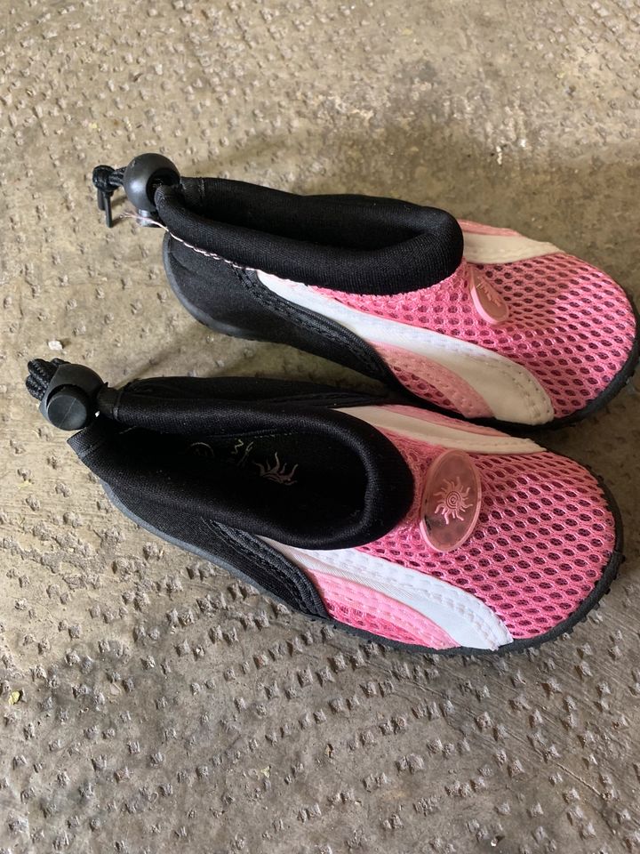 Badeschuhe Gr.24 rosa Schwimm-Schuhe Kinder Mädchen in München