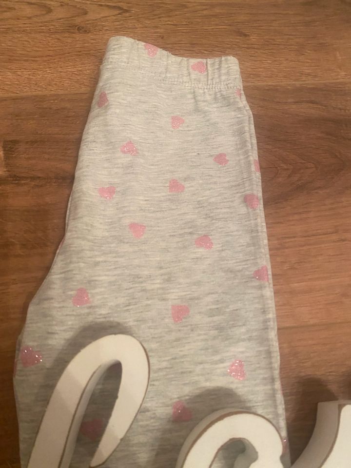 Mädchen Leggings Grau/Glitzer-Herzen Größe 110 Neu mit Etikett in Hemmingen