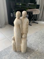 Steinfigur 60cm hoch Familie mit 2 Kindern Sandfarben Nordrhein-Westfalen - Unna Vorschau