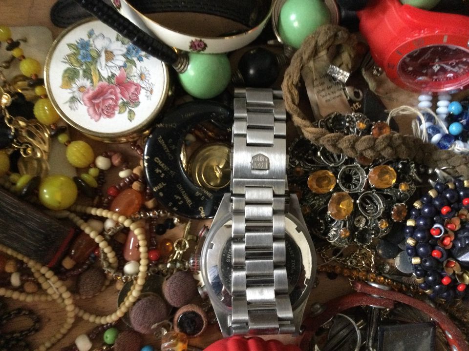 Schmuck Uhren Konvolut - stammt aus einer Wohnungsauflösung * in Ichenhausen