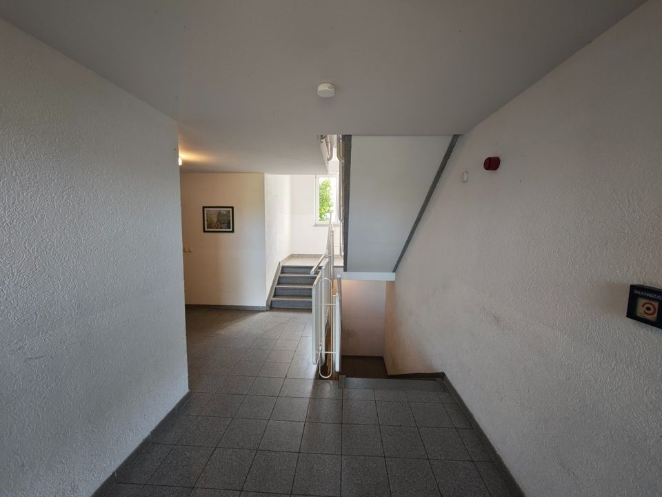 / frisch renoviert * 2-Raum Wohnung mit Balkon und TG-Stellplatz / in Schkeuditz