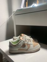 Nike Dunks in Beige/Weiß Mecklenburg-Vorpommern - Ueckermuende Vorschau