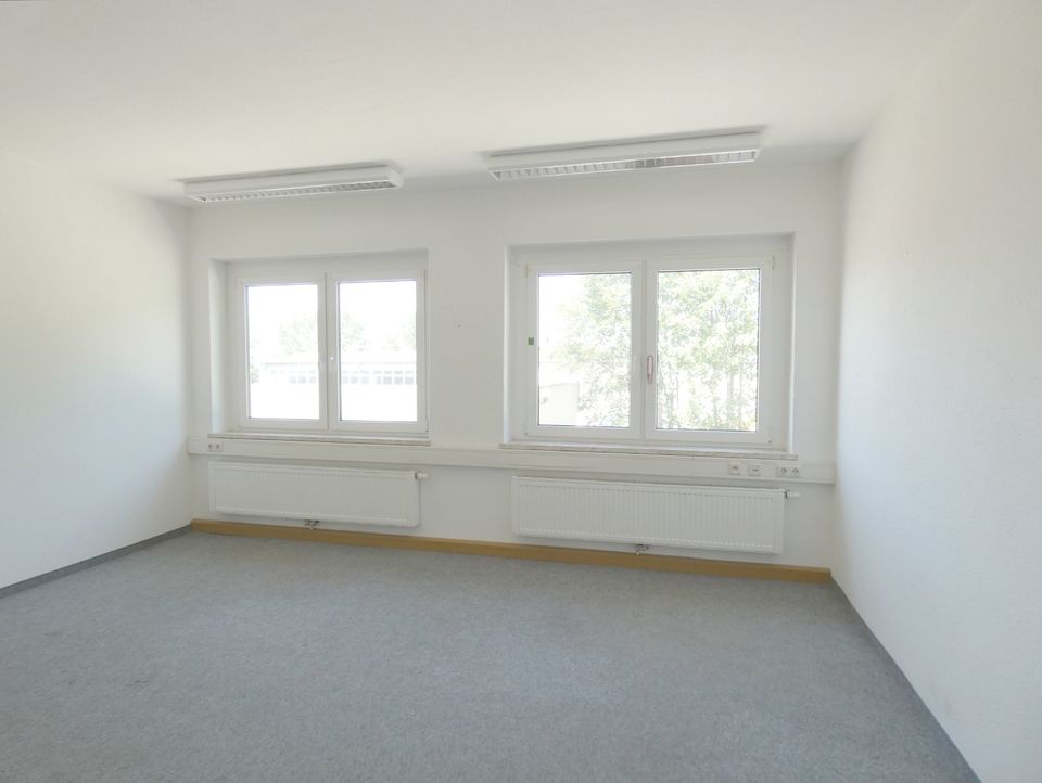 Moderne, helle Büroräume & Konferenzraum (208 m² od. flexibel teilbar) in Gewerbekomplex in Annaberg in Annaberg-Buchholz