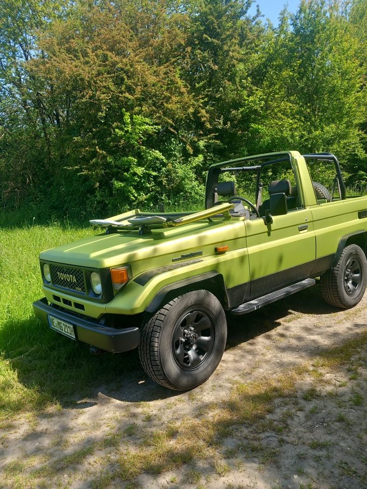 Oldtimer Toyota BJ73 in Kaarst