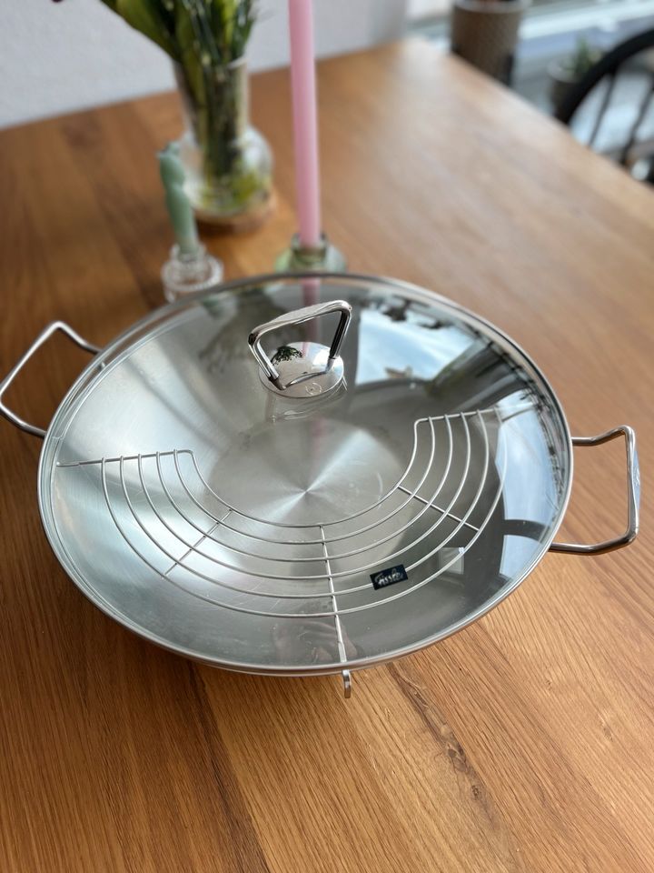 Fissler Edelstahlwok mit Glasdeckel 36cm in Köln