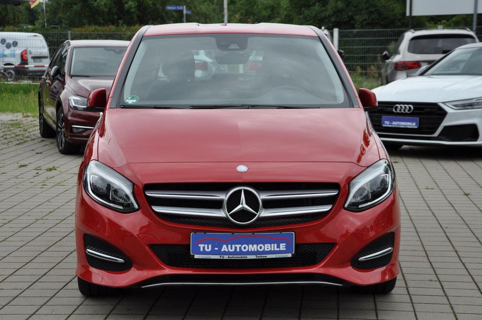 Mercedes-Benz B 250 CGI 7G-DCT LEDER-NAVI-LED-RKAM-KEYLESS GO in Teltow