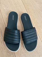 DKNY Sandalen Slipper schwarz Leder Gr 38 Hessen - Bad Vilbel Vorschau
