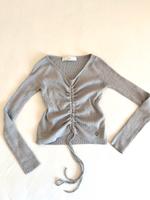 GUESS Sweatshirt leichter Pullover grau V-Ausschnitt Hessen - Marburg Vorschau