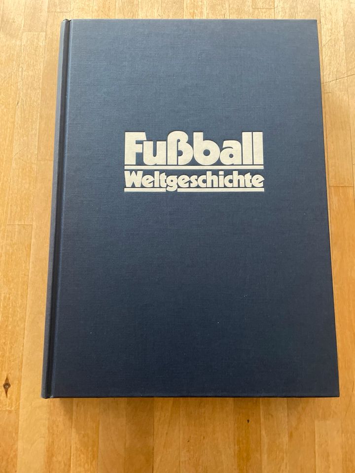 2 x Fußball Buch, Fussball Bücher, EURO 88 u. Fußball Weltgesch. in Neu-Anspach