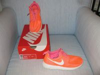 Nike Rosherun Rosh Run Turnschuhe Gr. 35,5 UK 3 orange weiß Niedersachsen - Schüttorf Vorschau