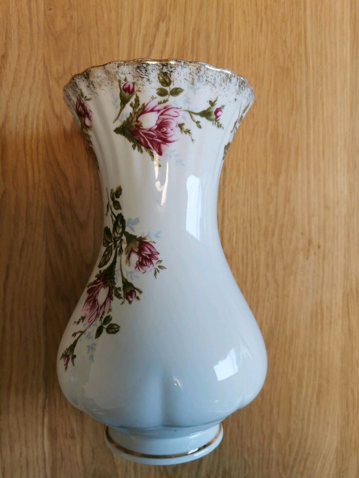 Porzellan Vase mit Rosen Dekor , 22 cm in Georgsmarienhütte