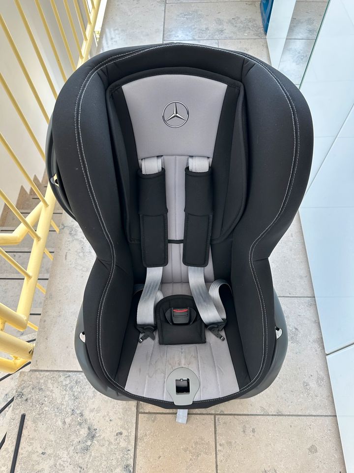 Mercedes Benz DUO plus child seat, with ISOFIX in Berlin
