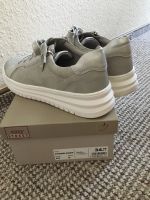 Sport-Sneakers Silbergrau easy Streber Hamburg-Nord - Hamburg Barmbek Vorschau