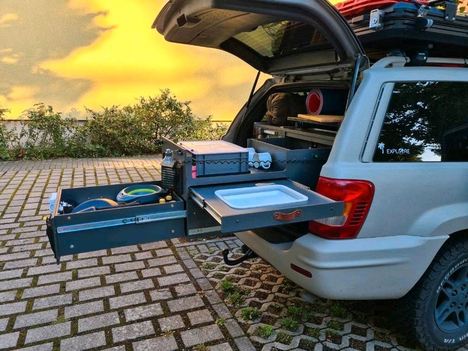 JEEP V8 4x4 Camper Offroad Einmalig in Potsdam