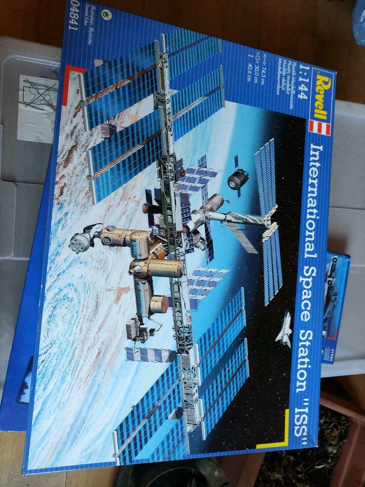 ISS International Space Station OVP Revell 1:144 04841 in Drei Gleichen