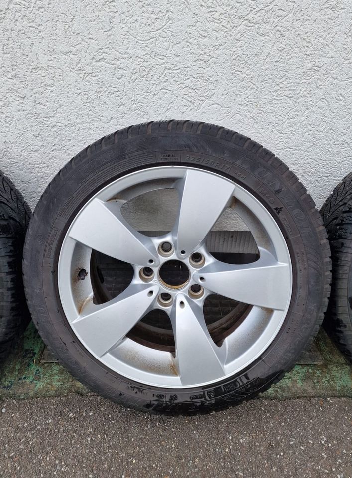 BMW E60 /61- 4 x Original Alufelgen 225/50 R 17 mit Winterreifen in Wuppertal