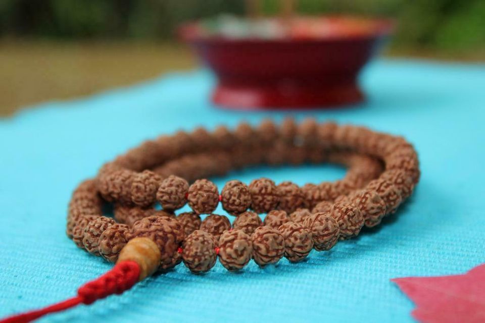 Yoga-Kette, Rudraksha Mala-Gebetskette (Hochwertig, 108+1 Perlen) in Frankfurt am Main