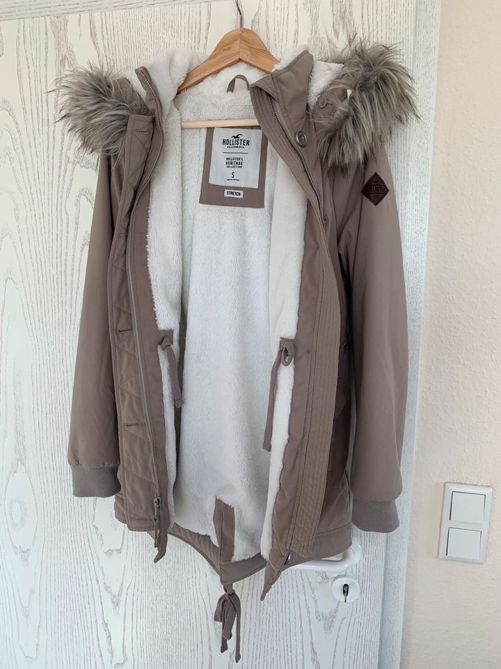 Hollister Parka mit Kunstpelzfutter Gr. S beige in Soest