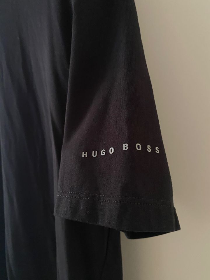 wunderschönes HUGO BOSS T-Shirt, XXL, 95% Baumwolle, 5% Elasthan in Winnenden