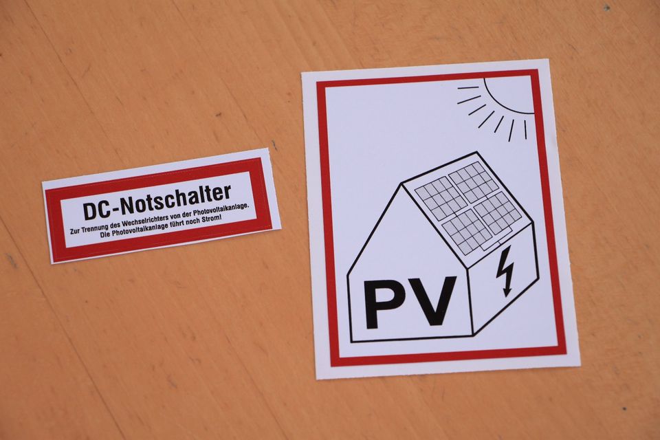 PV-Anlage Kennzeichnung Wechselrichter Aufkleber DC-Notschalter in