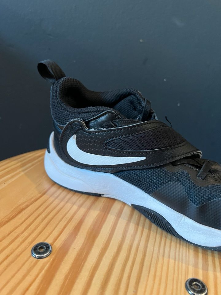 Nike Team ‘Hustle, D 11’ Sportschuh, Gr. 33,5 in München