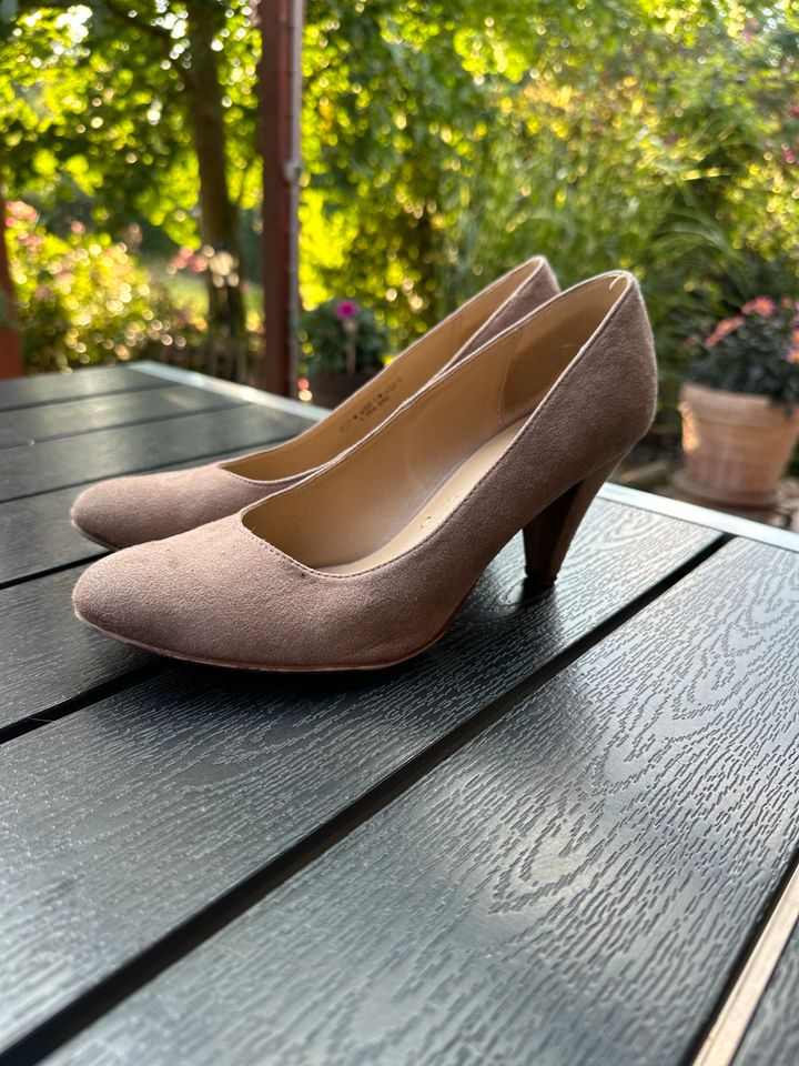 Graceland Pumps beige - sehr guter Zustand! in Brome