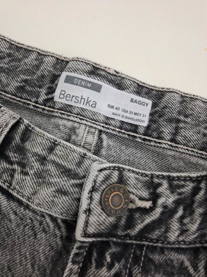 Jeans Bershka Baggy Gr 31 bzw Gr 40 in Krefeld