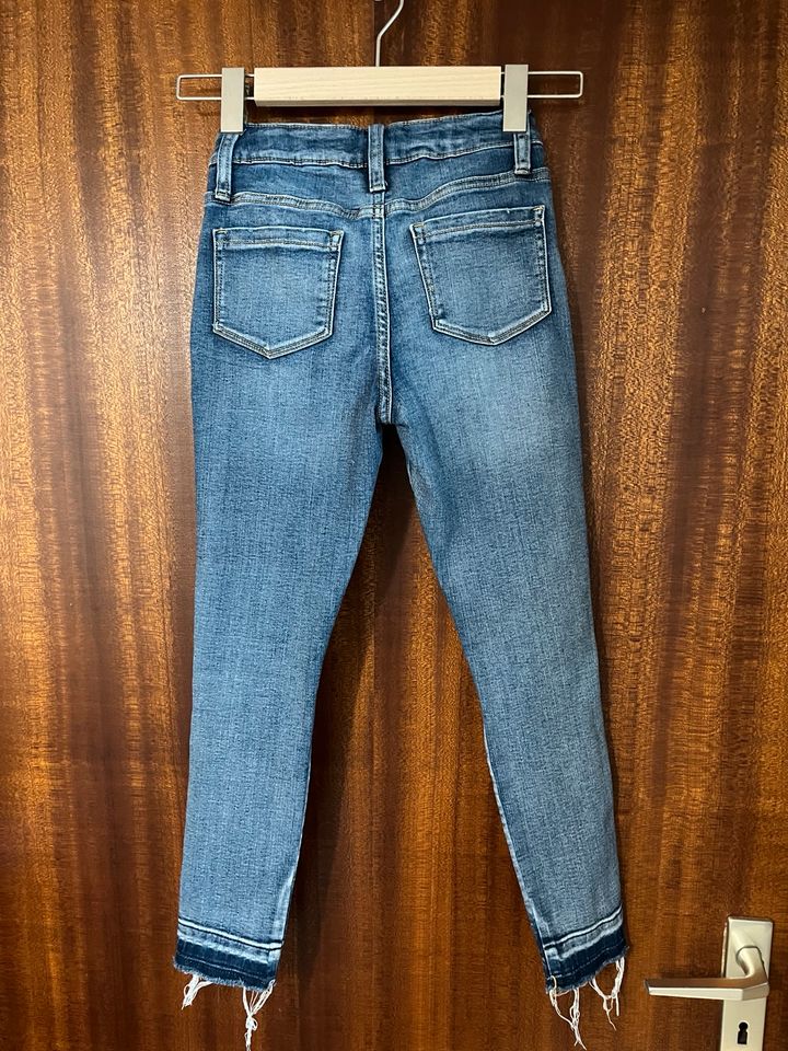 Jeans Skinny Used-Look Gr. 146 10 Jahre in Norderstedt