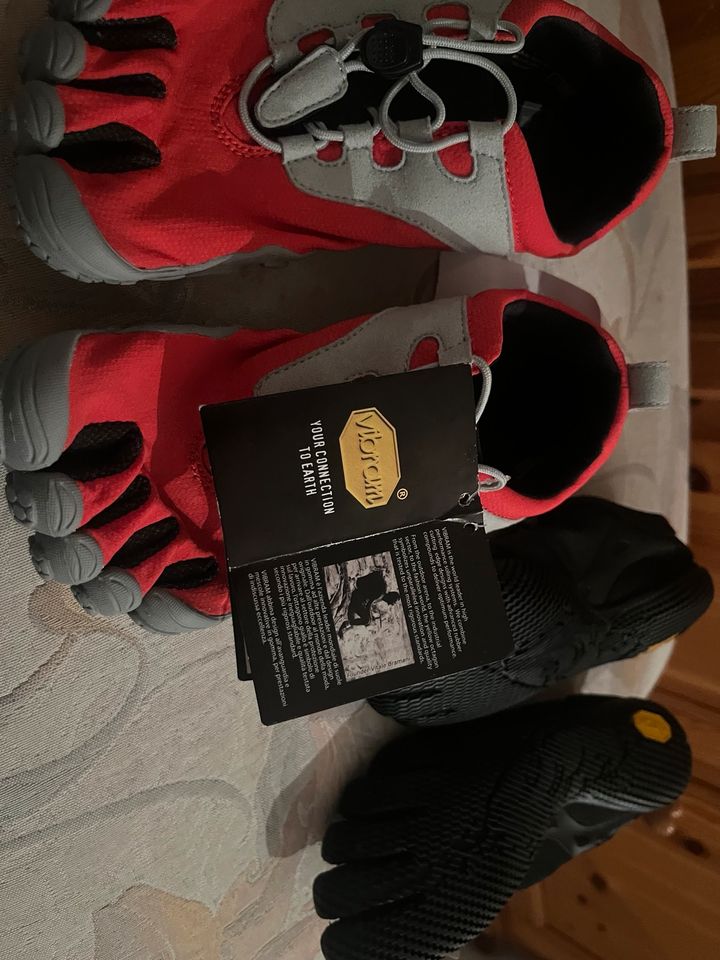 2 x Vibram Barfußschuhe rot schwarz Gr 36 neu 124,95 in Frankfurt am Main