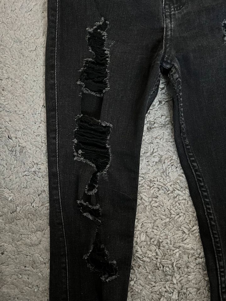 Hollister Jeans Schwarz Ripped (W25/L26) in Steinbach