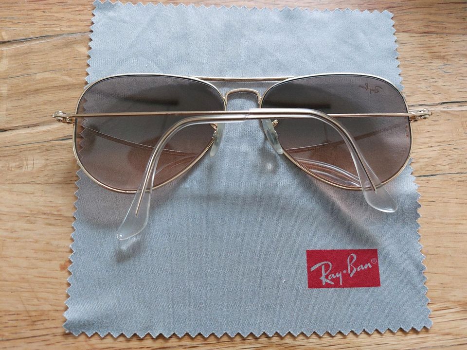 Ray Ban Aviator Sonnenbrille in Solingen