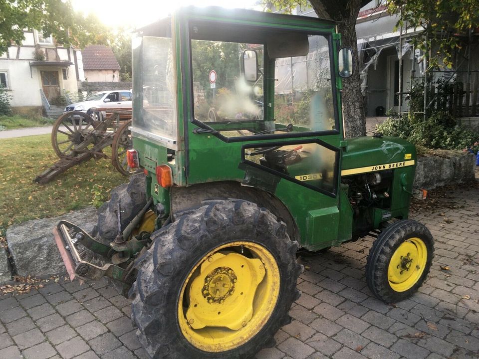 John Deere 1030 VU Schmalspurtraktor Plantage Traktor in Gerabronn