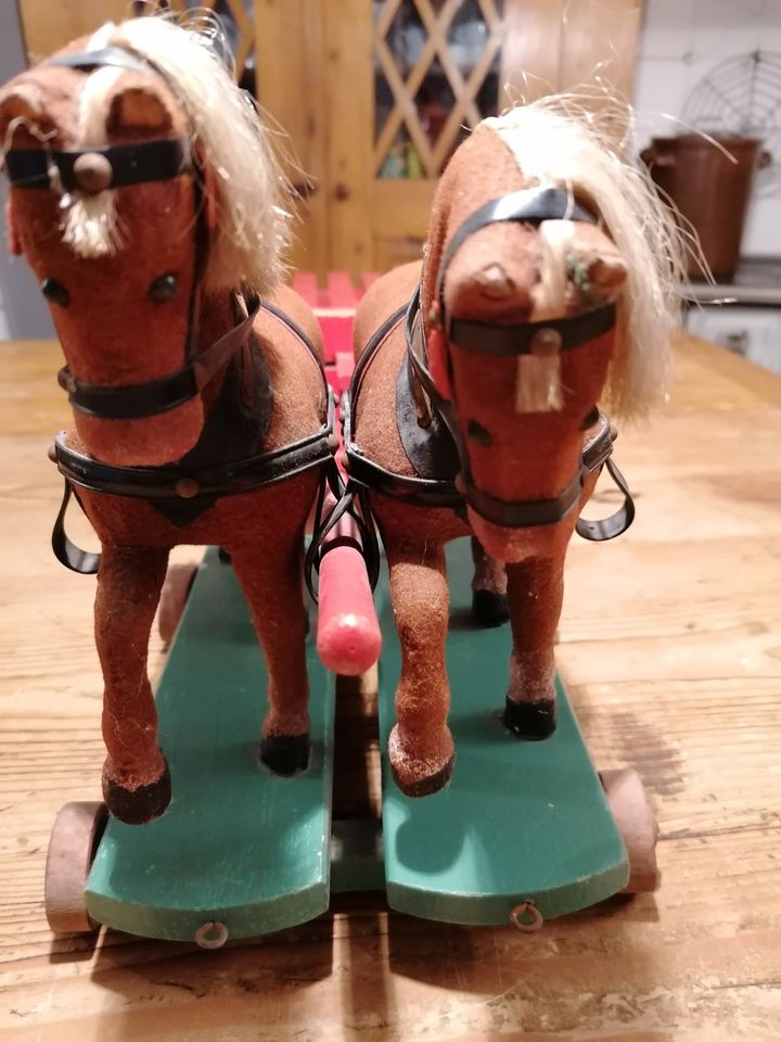 altes Spielzeug, Pferde mit Wagen in Wendeburg