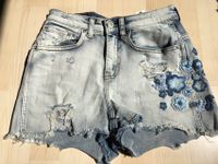 Jeans Shorts LAYLA mit aufgestickten Blumen Niedersachsen - Stuhr Vorschau