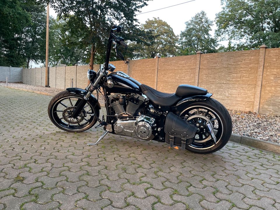 Harley Davidson Breakout Custom in Hamminkeln