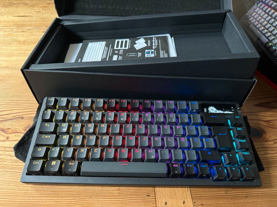 Asus ROG AZOTH Gaming Tastatur OVP in Berlin