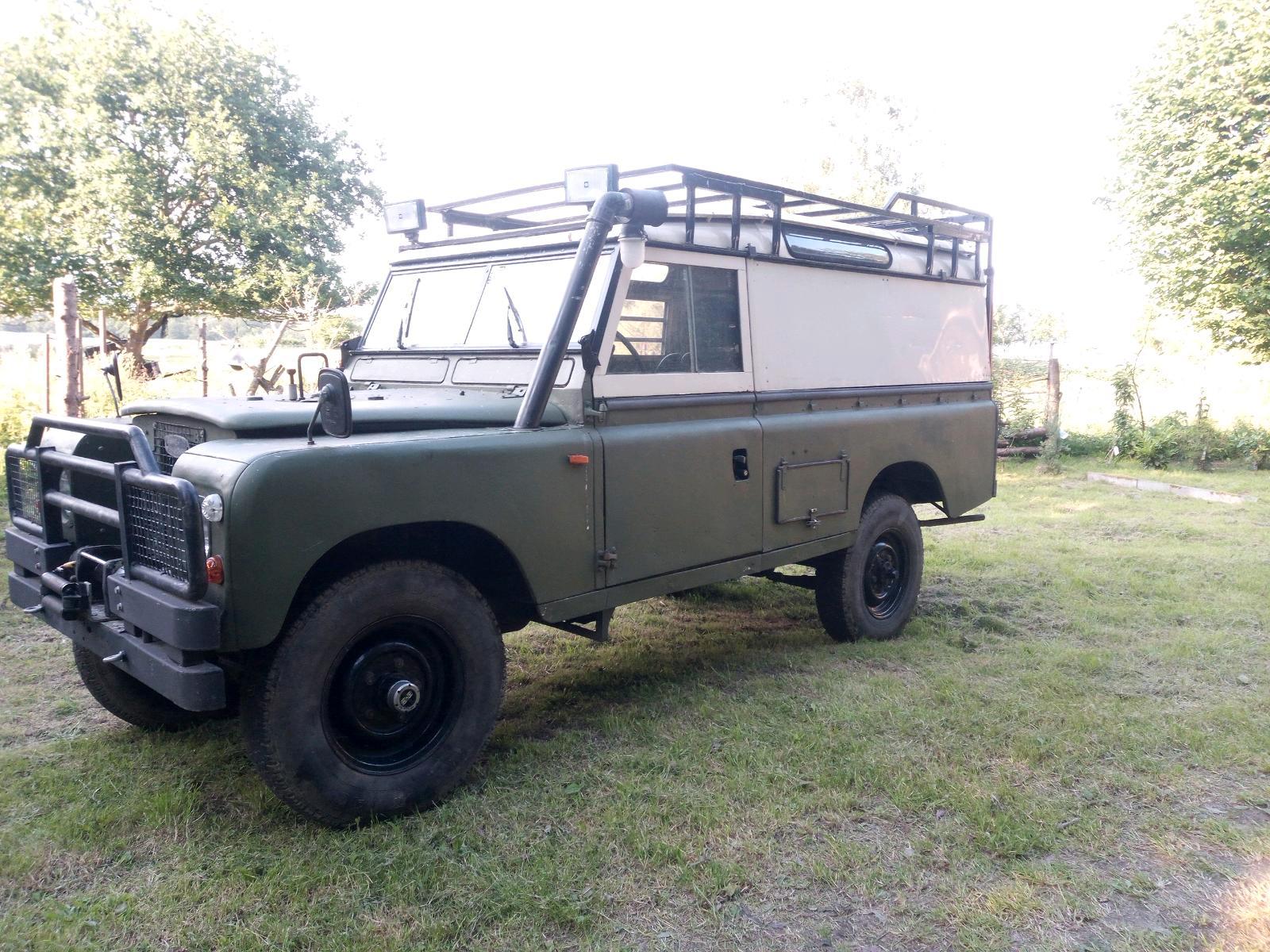 Abbildung des Autos Land Rover 109 Santana z…