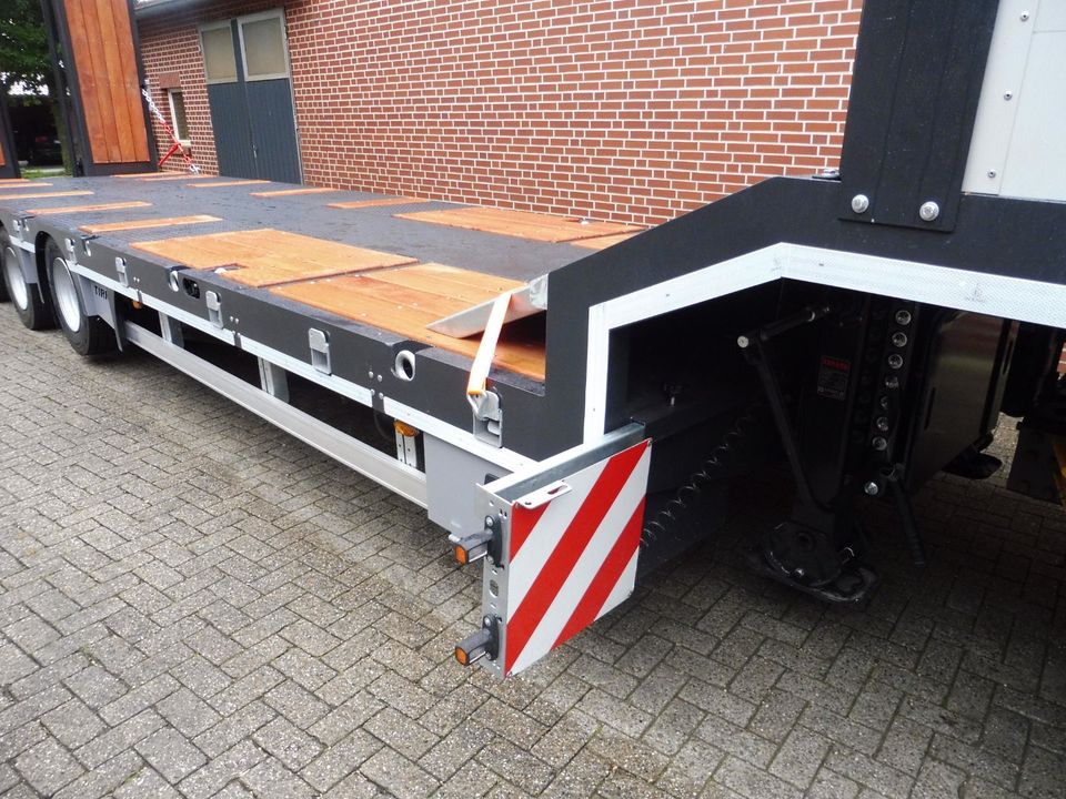 Tieflader Tiefbett Transport Twistlock System Schwertransport in Metelen