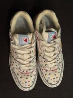 Top Karl Kani Sneaker weiß mit bunter Schrift Gr 44 neuwertig! Hessen - Gernsheim  Vorschau