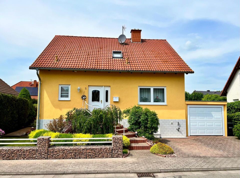 Sehr schönes, geräumiges Einfamilienhaus mit tollem Garten, 2 Bädern, Keller und 2 Kinderzimmern in Ichtershausen