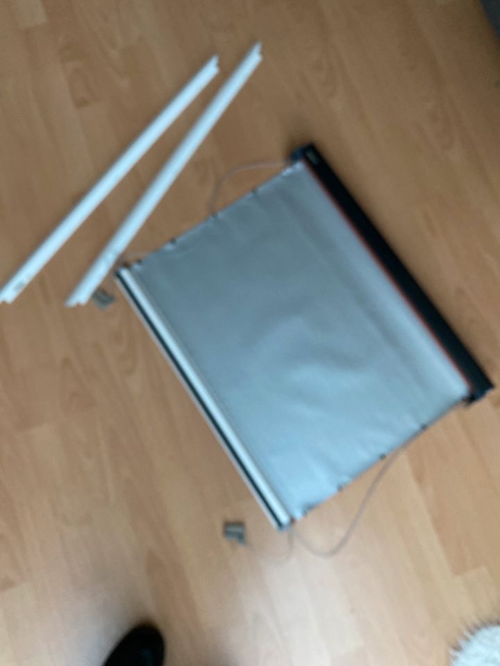 Velux Verdunklungsrolo 60 breit 70cm lang für Dachfenster in Seth Holstein