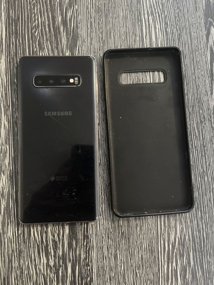 Samsung Galaxy S10+ Top Zustand mit Silikonhülle in Essen