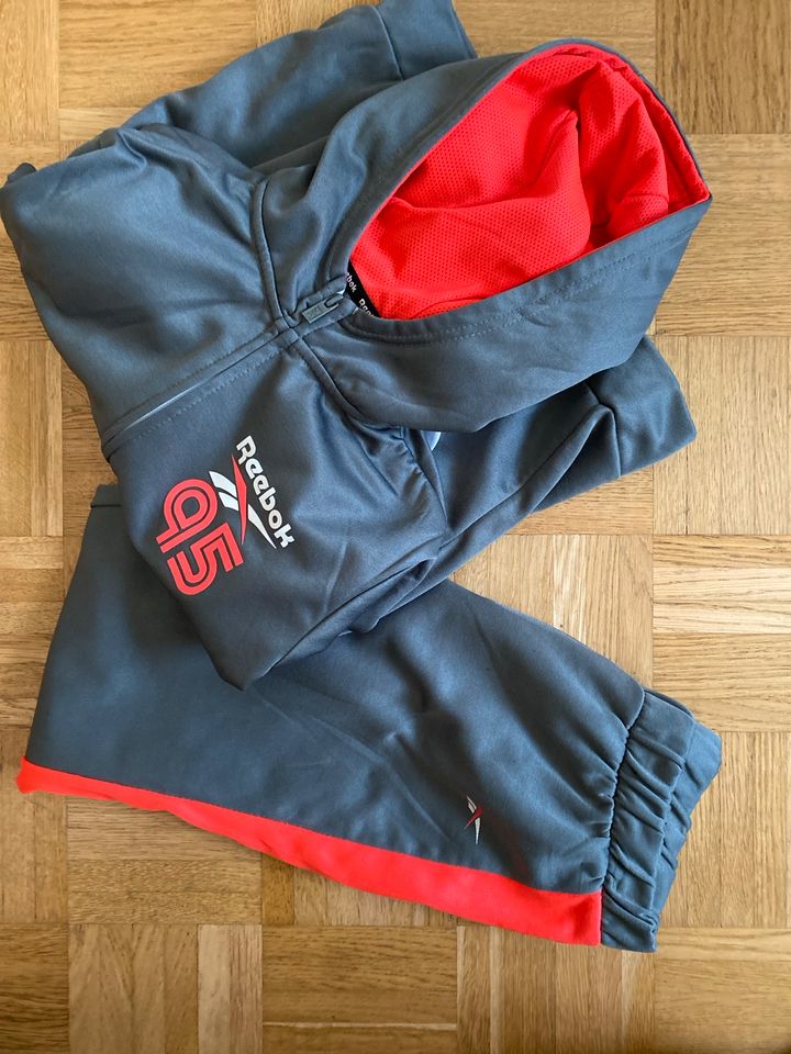 Sportanzug Hose Jacke Trainingsanzug Reebok Gr 152 in Bayern - Erding |  eBay Kleinanzeigen ist jetzt Kleinanzeigen