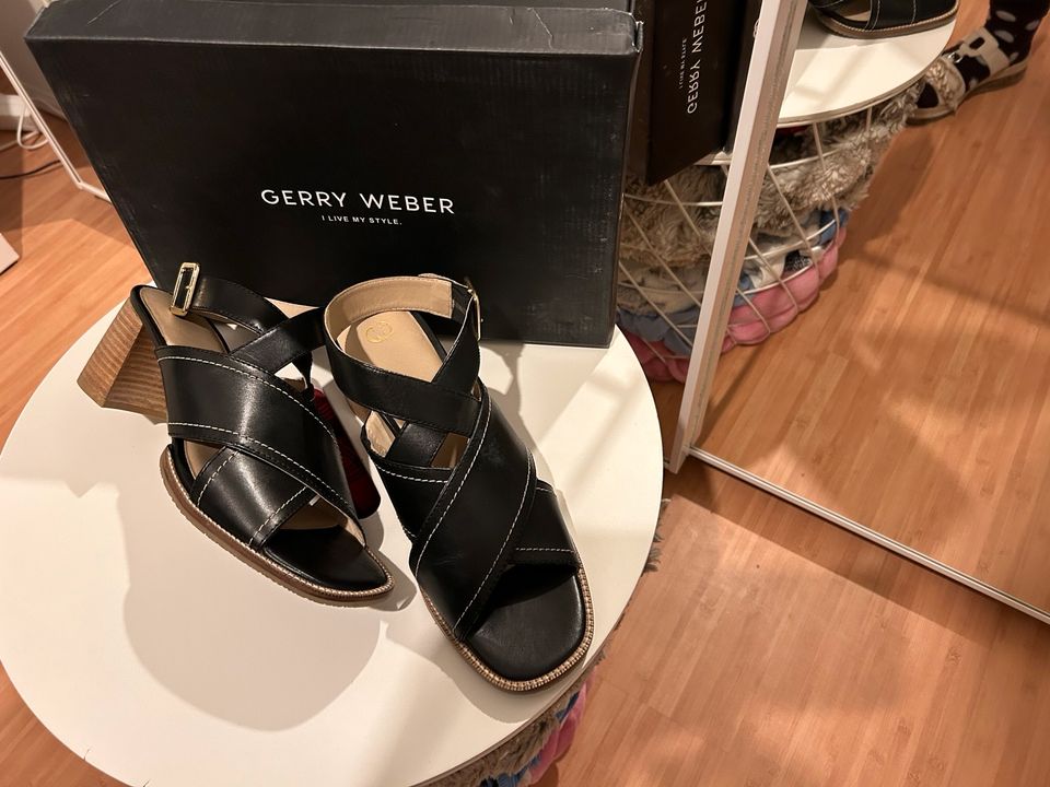 Gerry Weber Sheep Nappa Sandalen Gr.40 schwarze RiemensandalenNEU in Peine